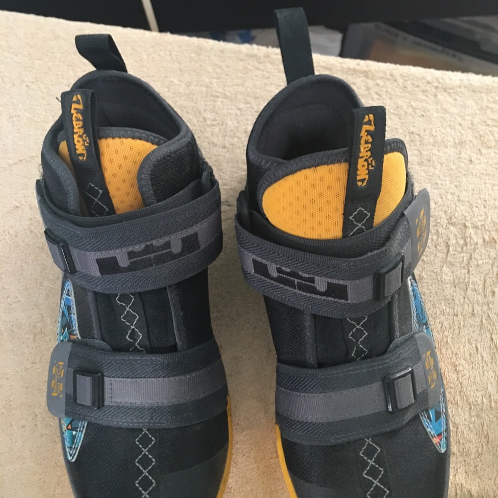 Nike Sneaks